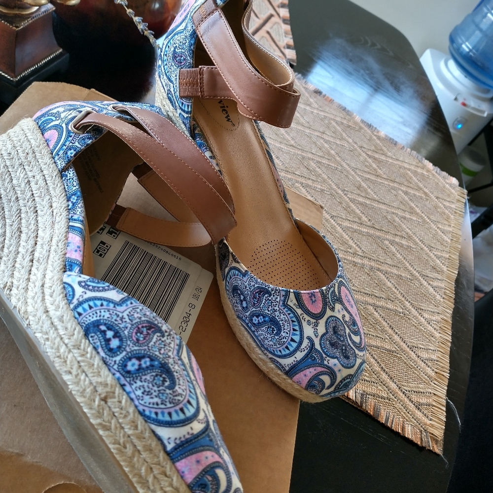 Shoe - Picture 2 of 4